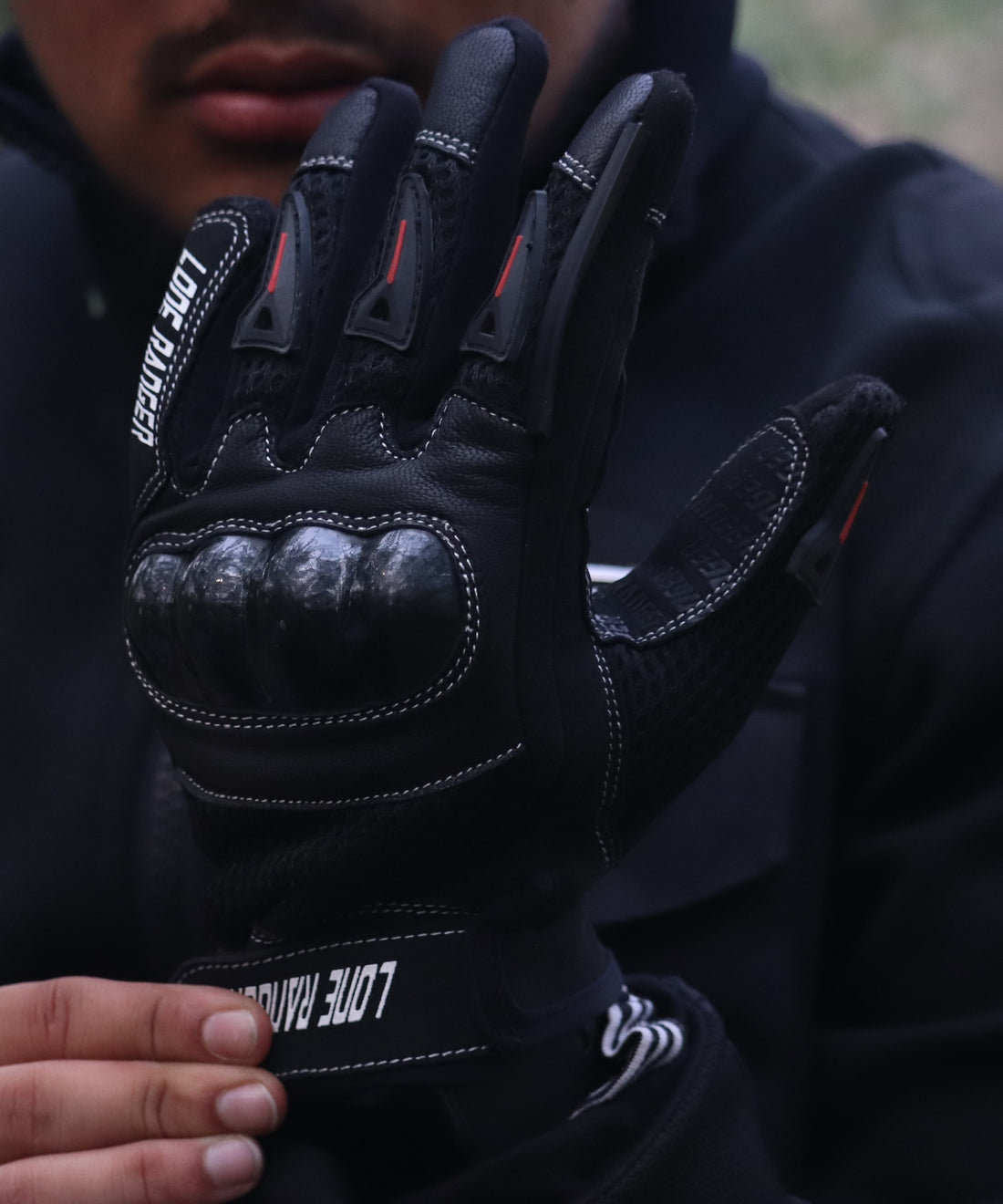  Riding gloves
